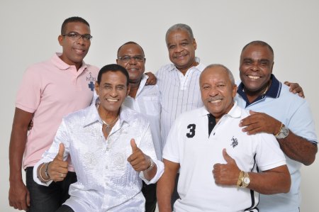 grupo fundo de quintal 450x